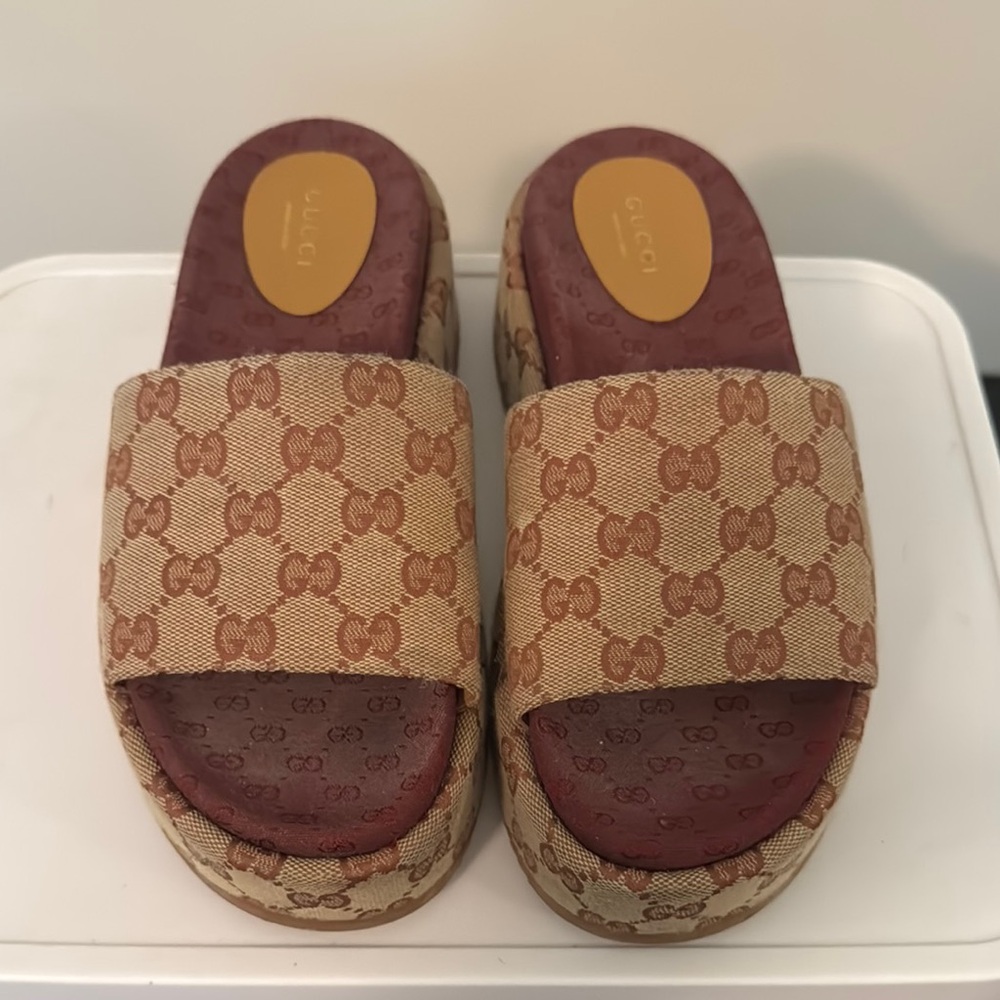 Gucci Cream and Brown Sandals with Iconic Design